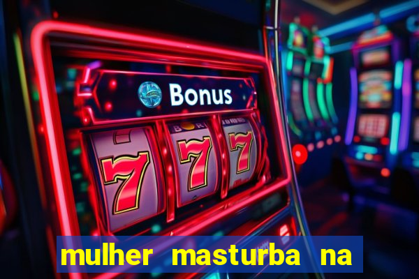 mulher masturba na quina da cama